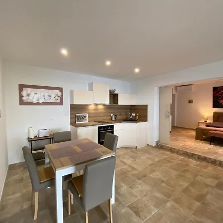 Apartment Place *